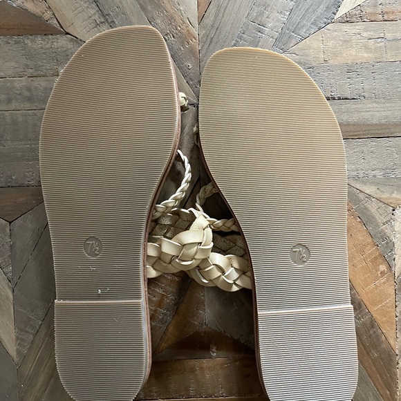 Universal Thread Sandals - Picture 3 of 3